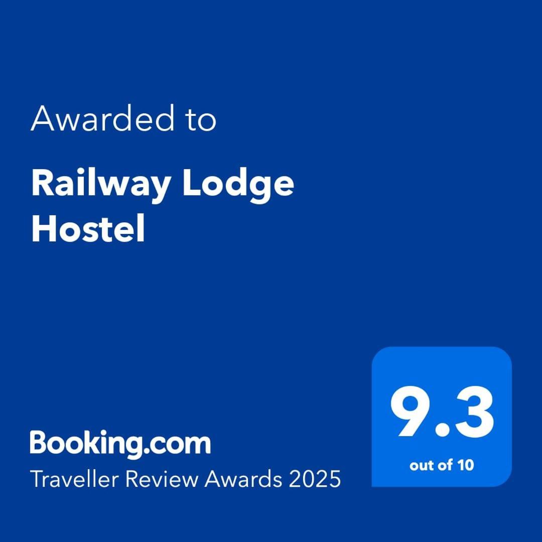 Railway Lodge Hostel Гаттон Екстер'єр фото